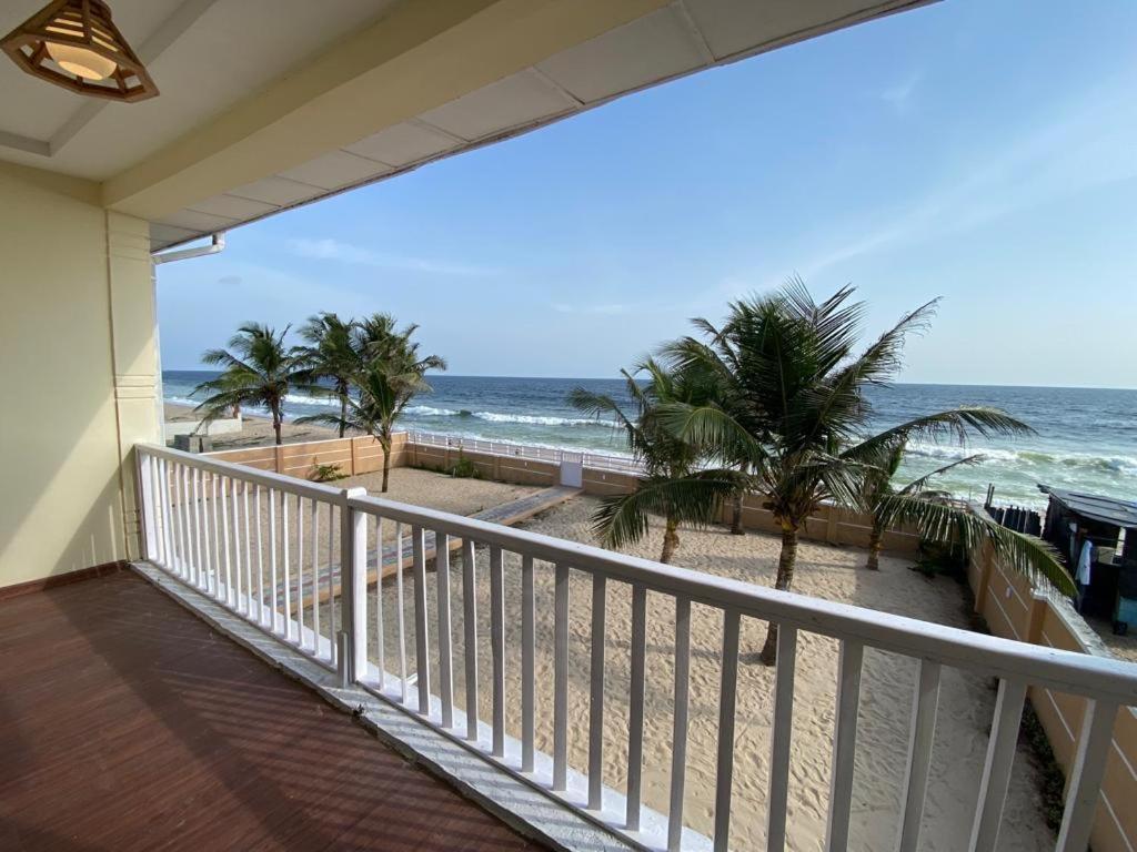 Oceanfront Wavecrest Hotel Лекки Экстерьер фото